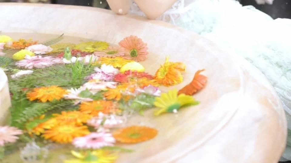 五一大赛情侣视频·国产9视频·糖心vlog：原创《花朵交换一片天空》播放预览封面